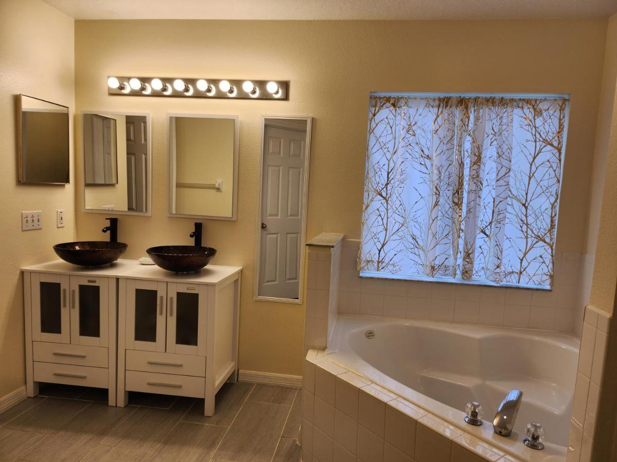 Fully Renovated, Quiet, Spacious Disney Themed Pool Home With Office คิสซิมมี ภายนอก รูปภาพ